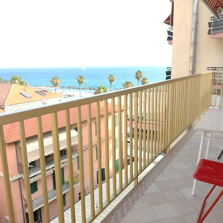 Casa Fronte Mare Apartment Вентимиля Екстериор снимка