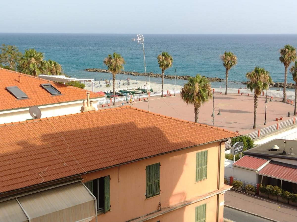 Casa Fronte Mare Apartment Вентимиля Екстериор снимка